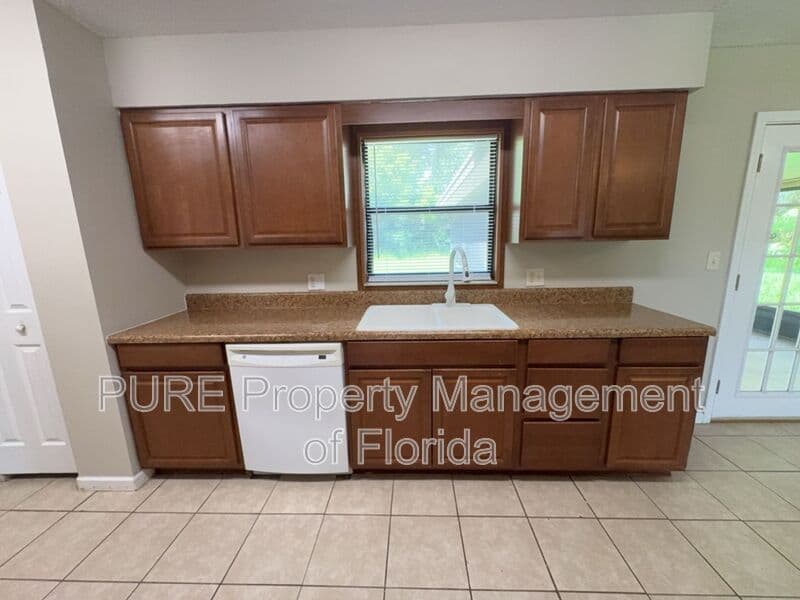 Summerfield House: 13606 SE 48th Court