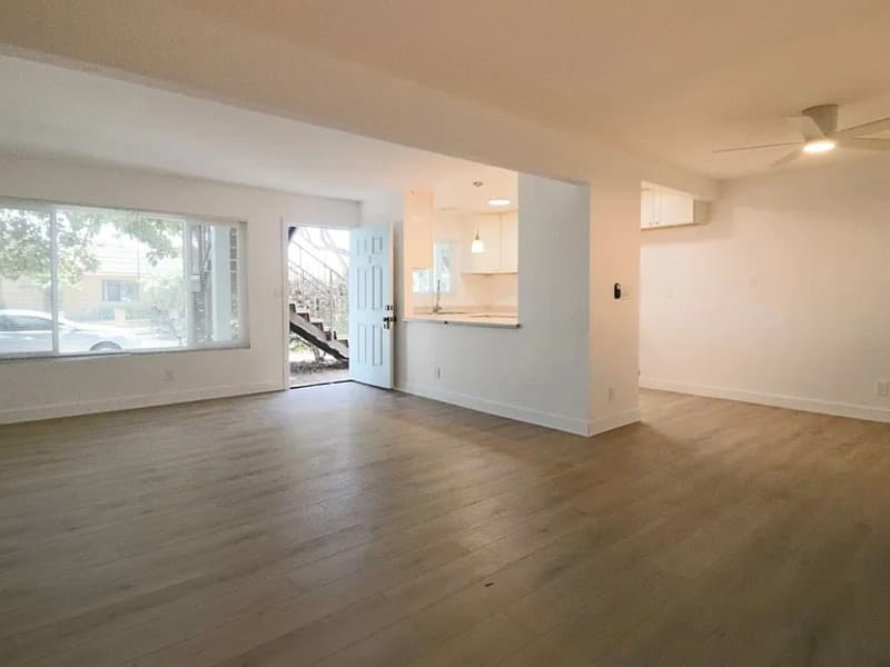 Oxnard Condo: 241 Chester Way