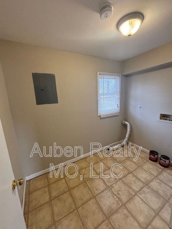 Independence Condo: 8738 E. Thompson Ave.