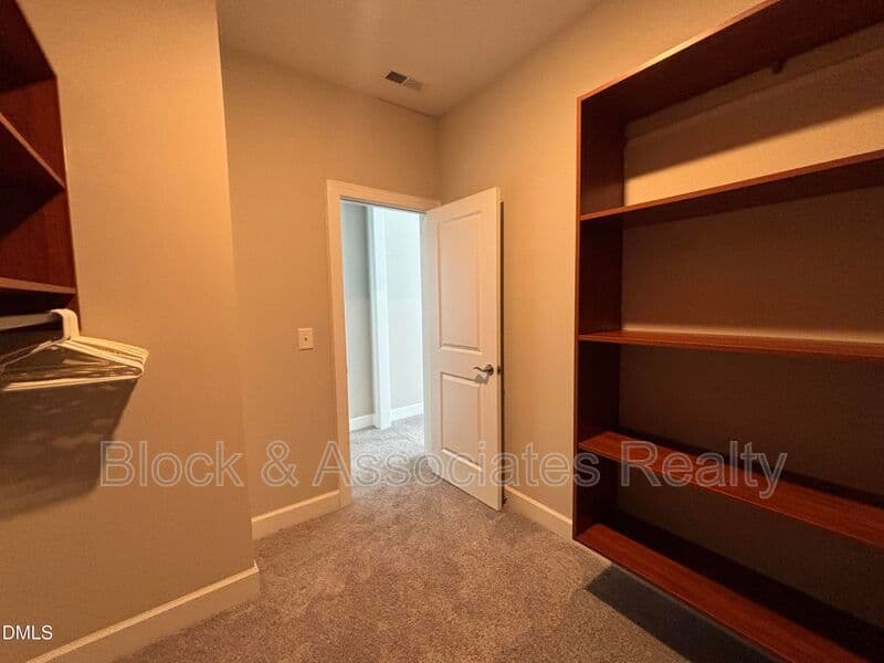Wake Forest House: 2020 Edens Ridge