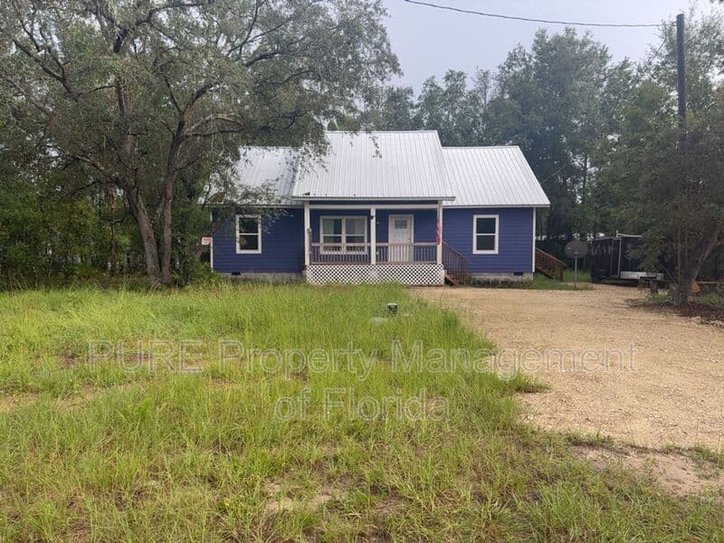 Williston House: 11330 NE 66th Lane