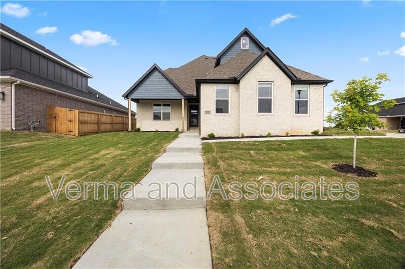 Centerton House: 1241 Mammoth St