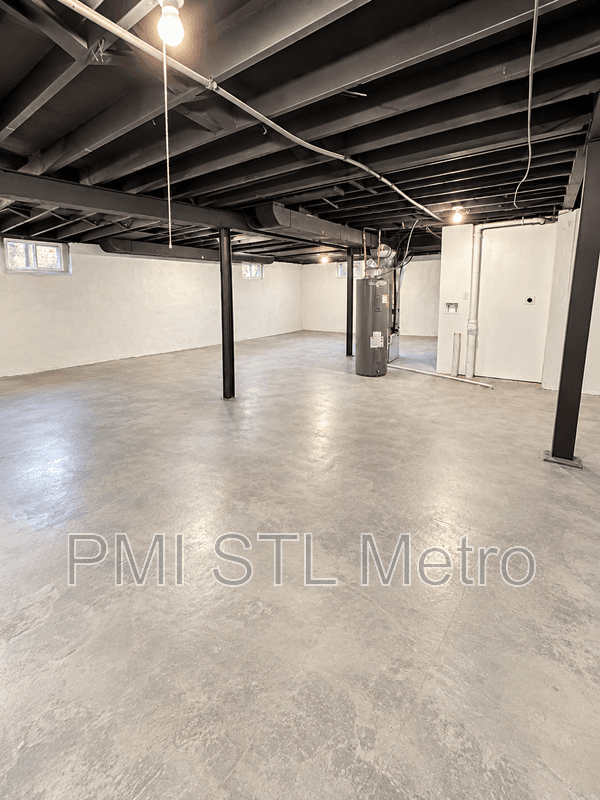 St. Louis House: 127 Brigadoon Cir