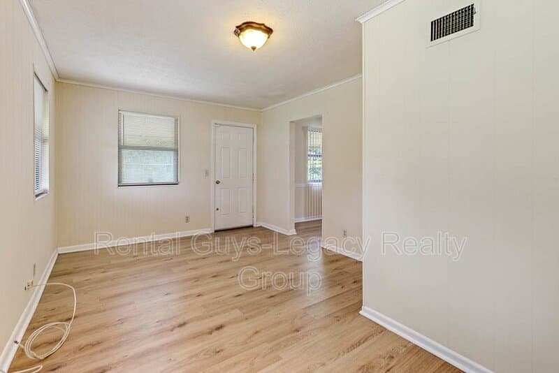 Jacksonville House: 3828 Freel Road
