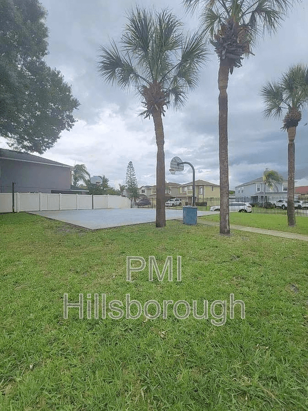 Brandon House: 914 Burlwood Street