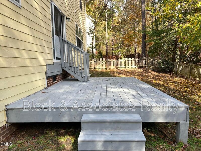 Cary House: 936 Bentbury Way