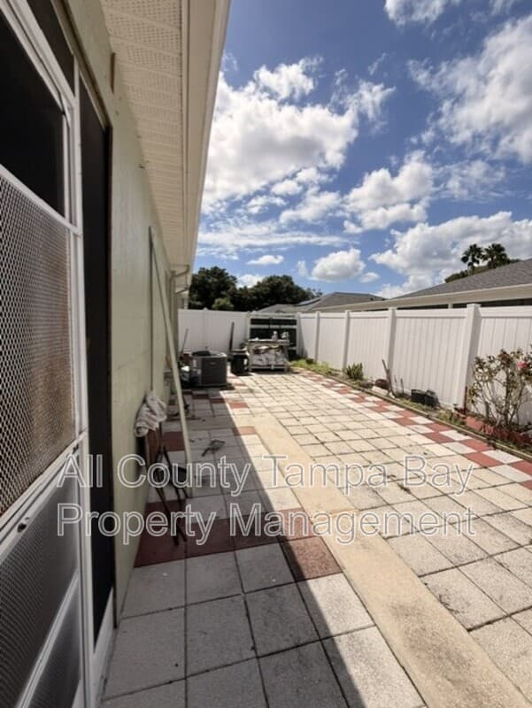 Riverview House: 11747 Lynmoor Dr