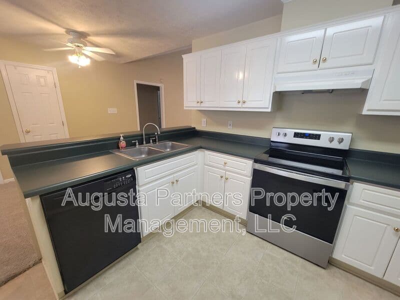 Evans House: 481 Connemara Trl