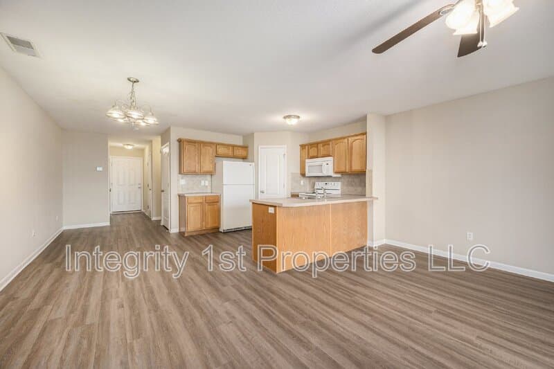 Kansas City Condo: 5930 NW 91st Ter