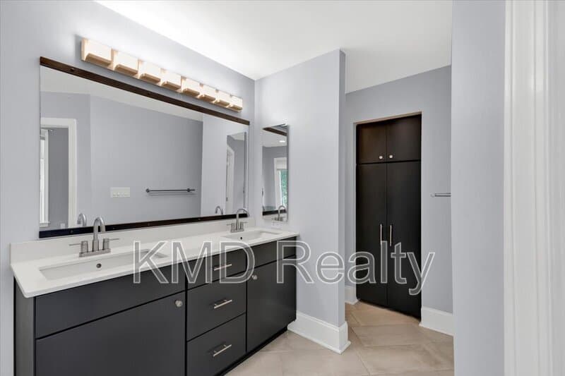 Charlotte House: 3112 English Sparrow Lane