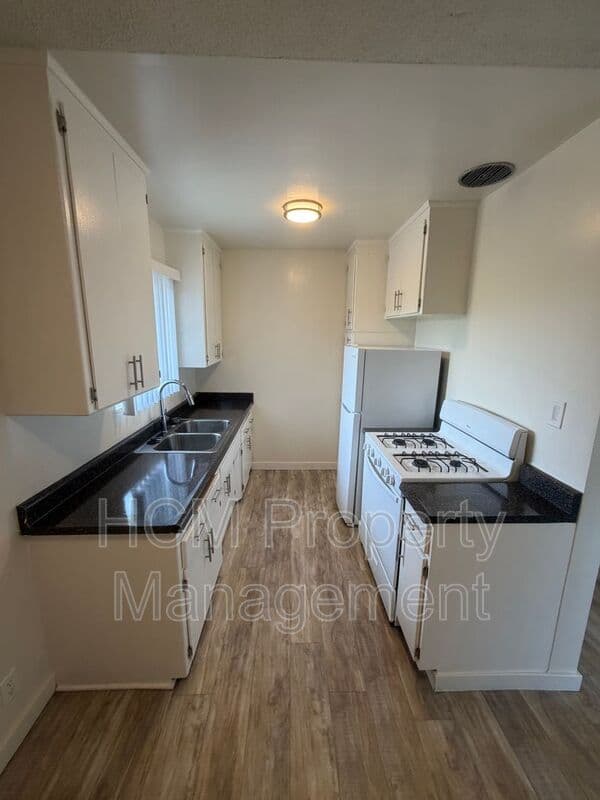 Culver City House: 4714 S. Slauson Ave