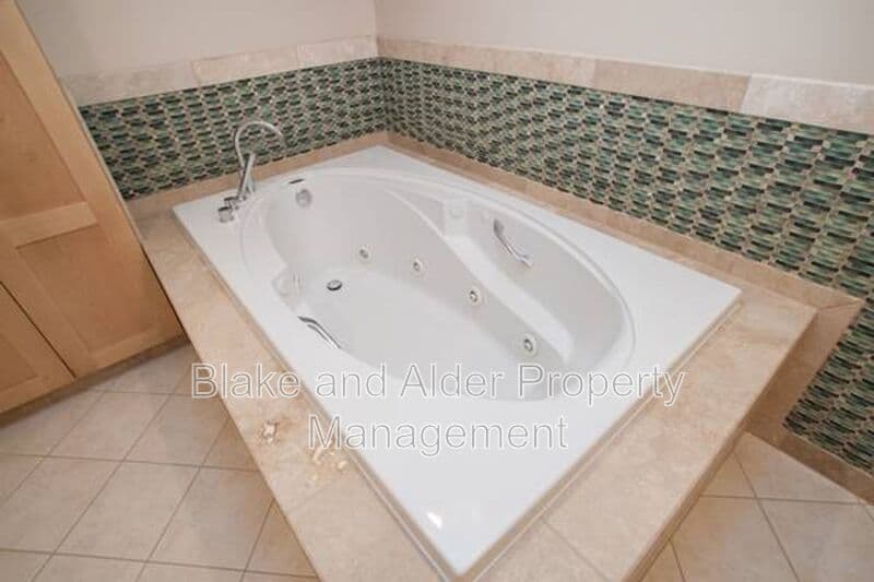 Portland House: 4330 SW Council Crest Dr