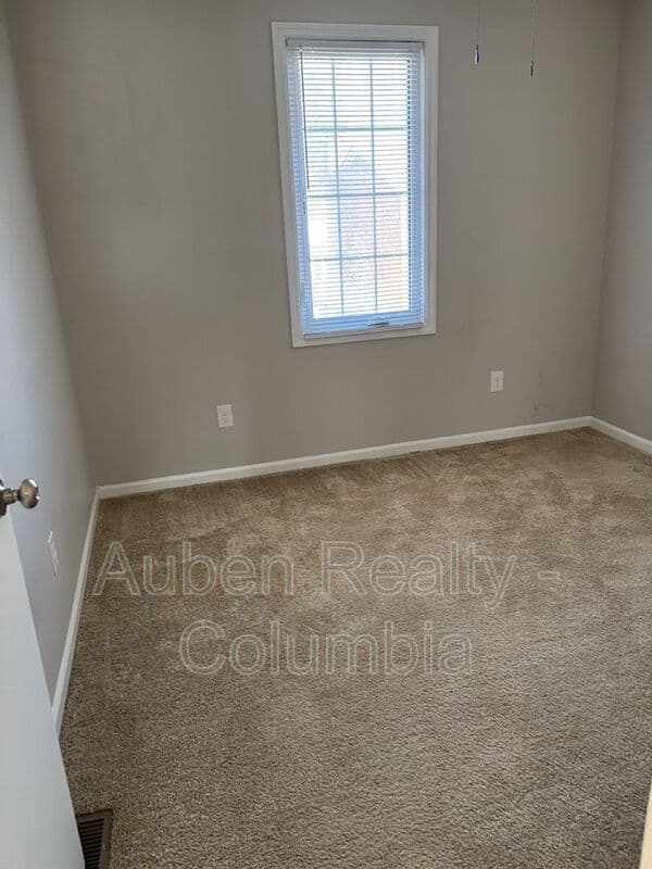Cayce House: 7 Londonderry Square