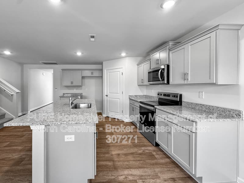Winston Salem House: 4716 Mount Hope Dr