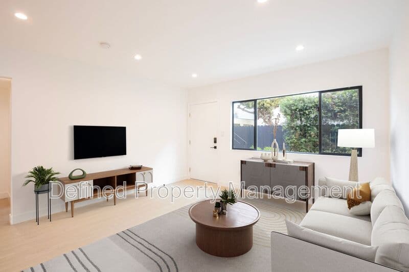 Los Angeles Condo: 6133 Eleanor Ave