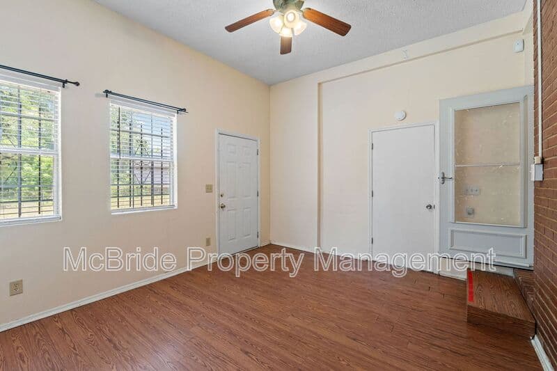 Augusta House: 1739 Cornell Drive