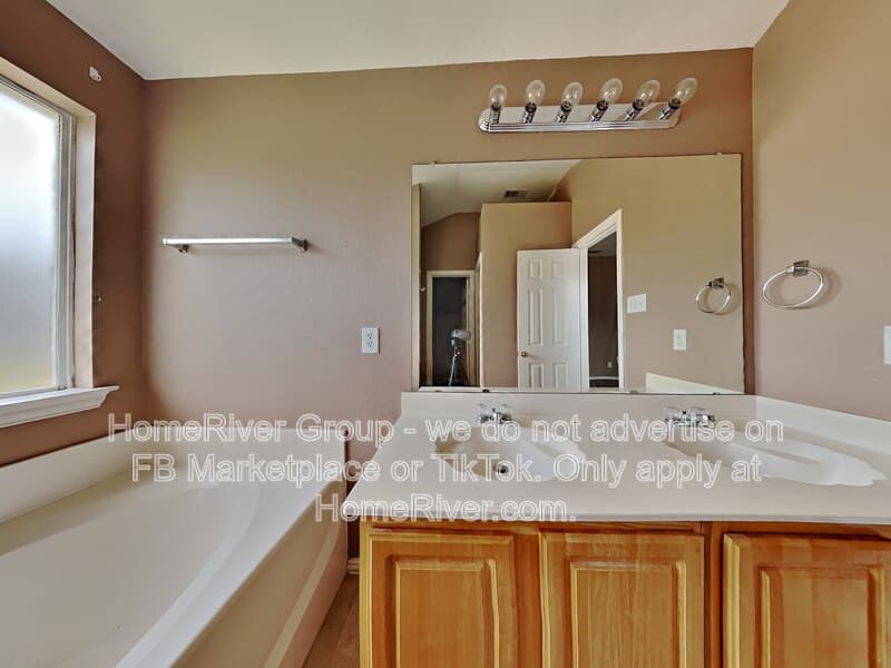 Celina House: 170 Doloris Ct