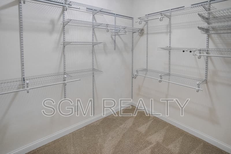 Belleville House: 3390 Wildview Way