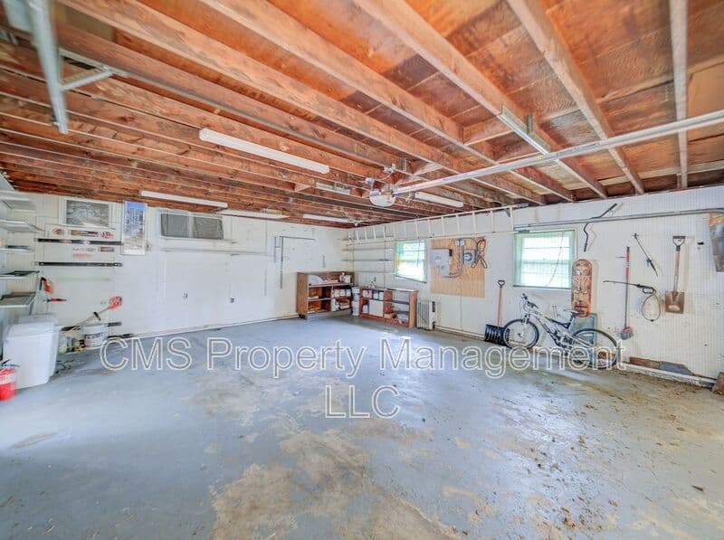 Manville House: 719 Newark Ave