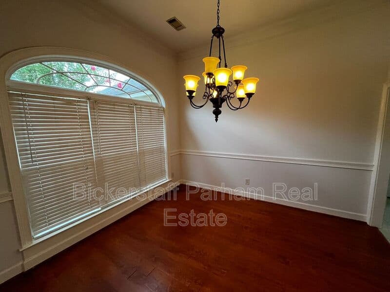 Columbus House: 7013 Imperial Way
