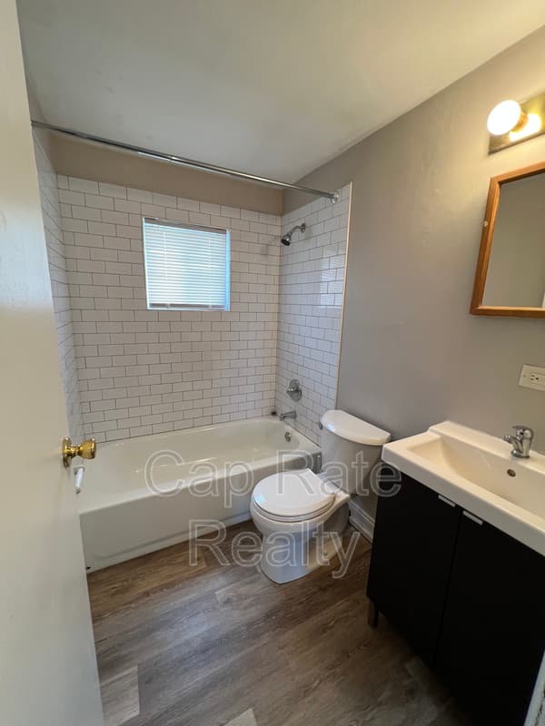 Columbus House: 3632 Cushing Dr
