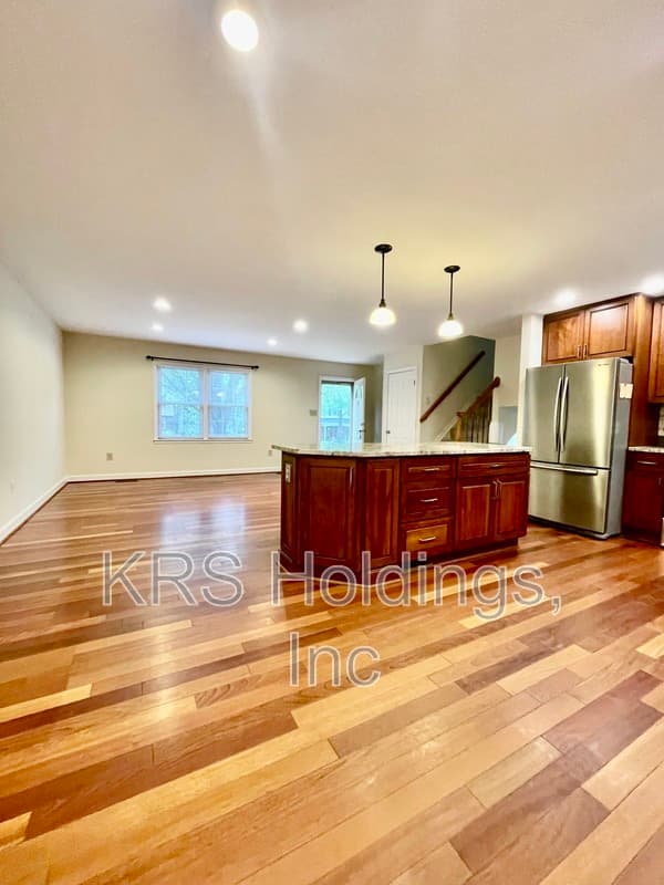 Woodbridge House: 11969 Dolly Madison Cir