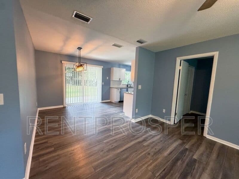Deland House: 410 Albany Ave