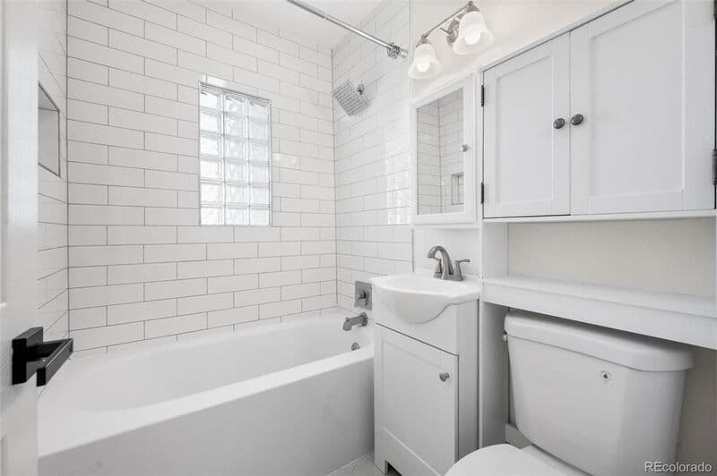 Englewood House: 3726 S Sherman St