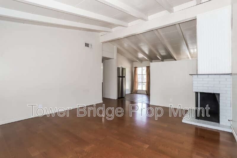 Sacramento House: 5936 41st Street