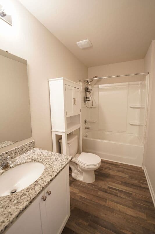 Midway House: 44 Sunrise Cir