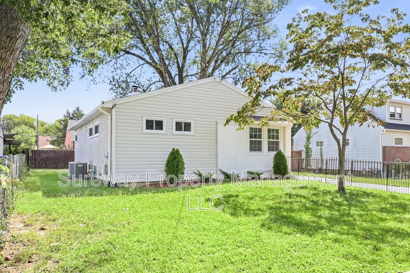 Mount Holly House: 213 Cardinal Lane