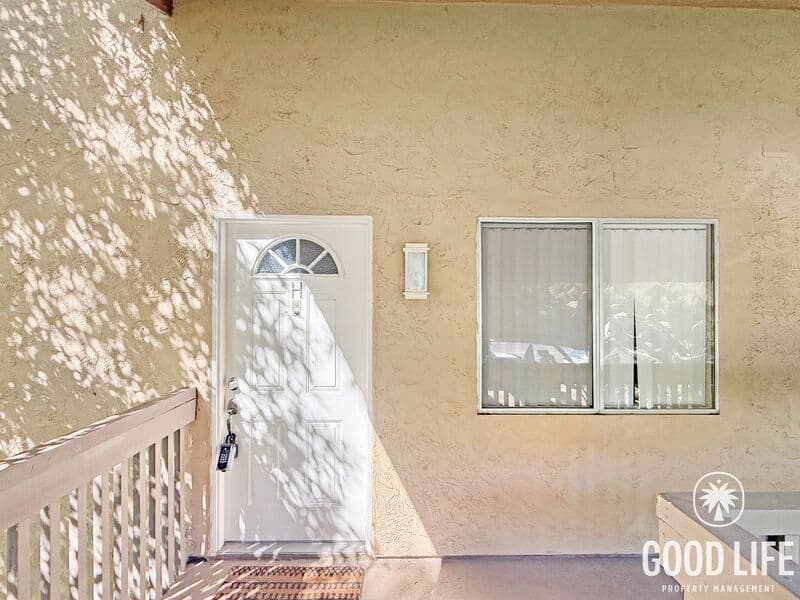 La Jolla Condo: 8512 Via Mallorca