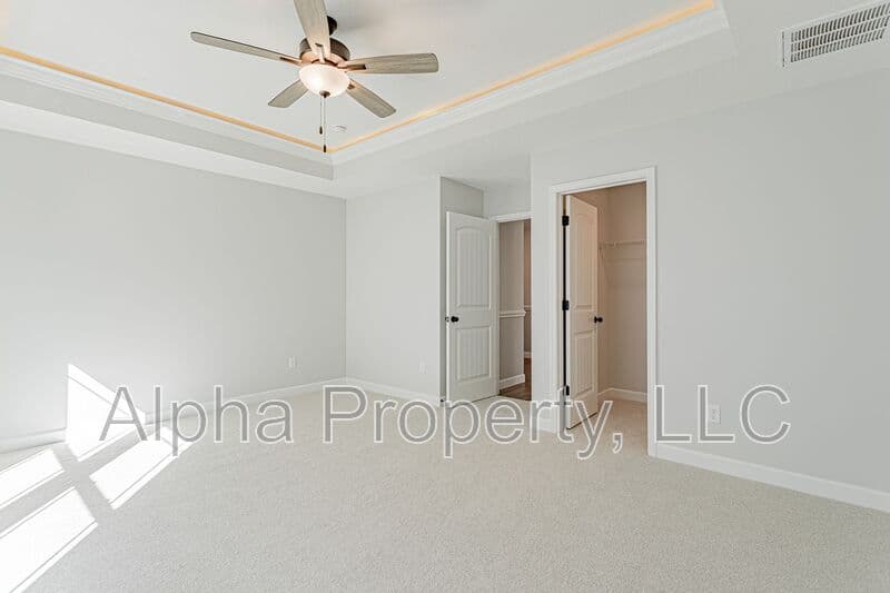Moore House: 2204 Davenport Ct