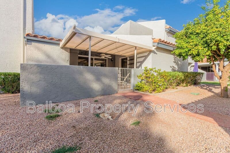Mesa Condo: 220 N 22nd Pl