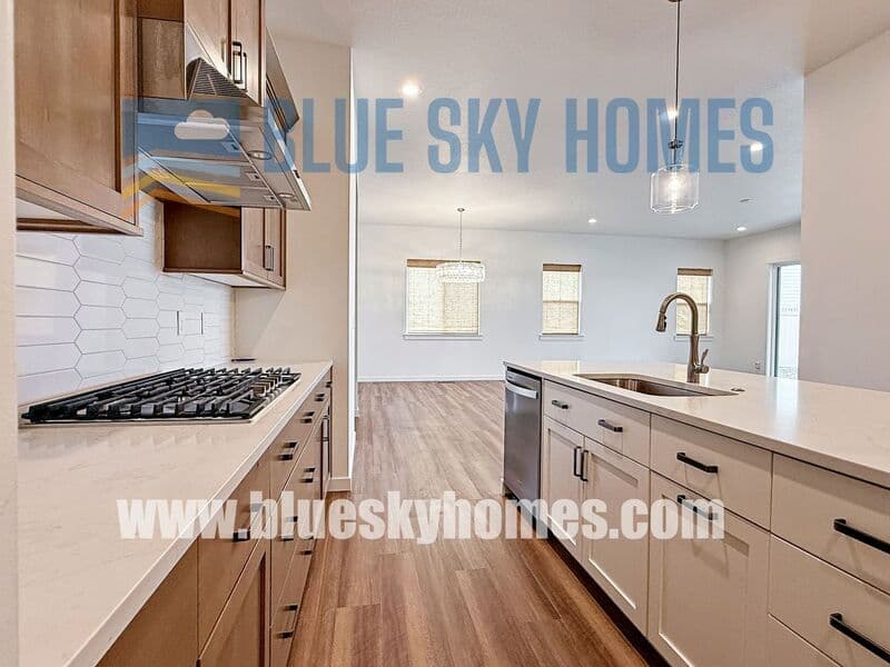 Star House: 8500 W Lilburn st
