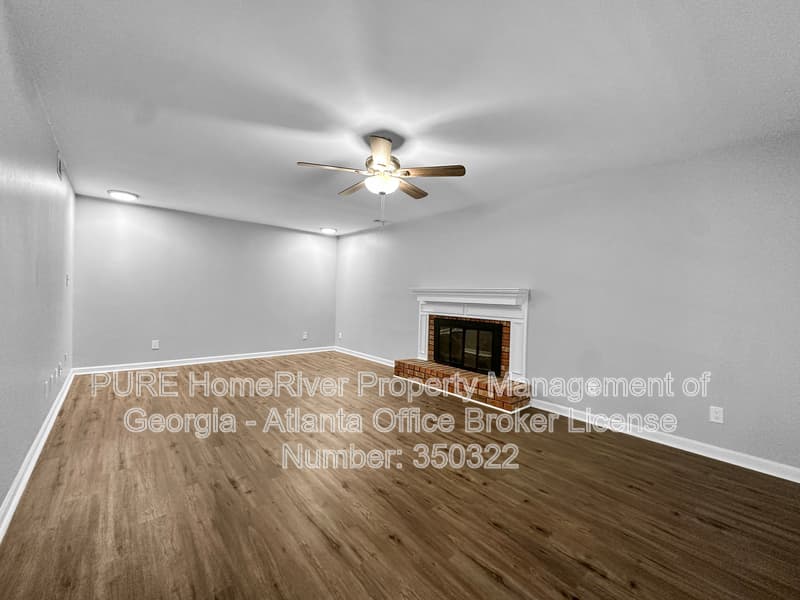 Woodstock House: 608 Silver Trace Ct
