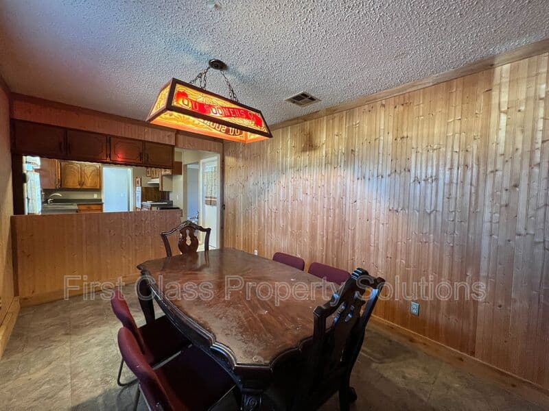 Del City House: 3200 Del Rancho Rd