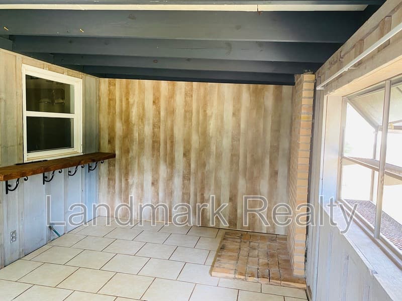 Warner Robins House: 116 Lake Front Drive