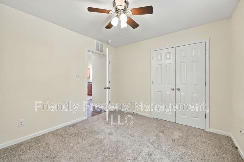 Greensboro House: 1 Llano Ct