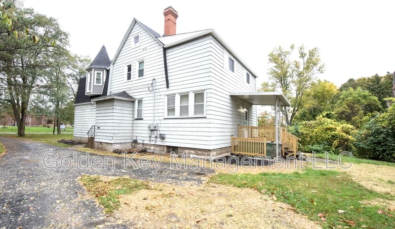 North Olmsted Condo: 5195 Dover Center Road - 2