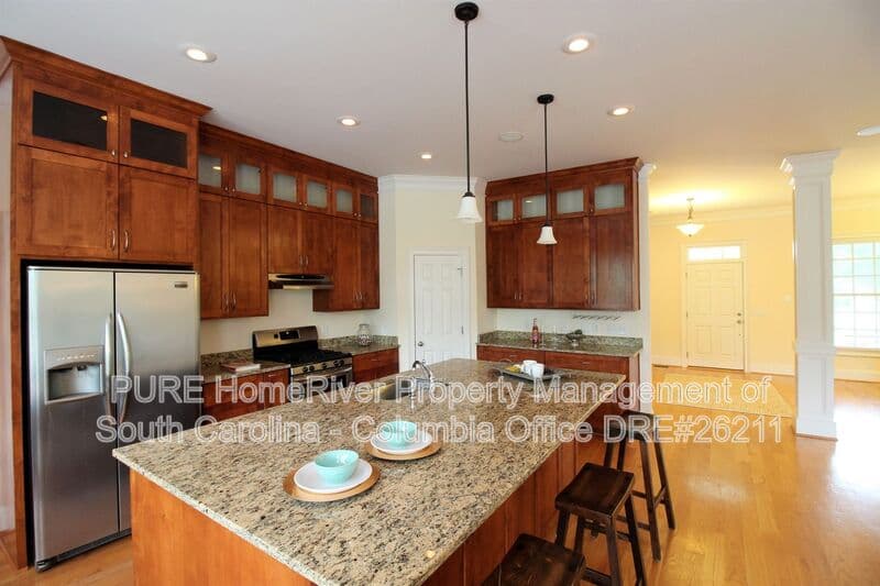 Columbia House: 395 Highland Point Drive