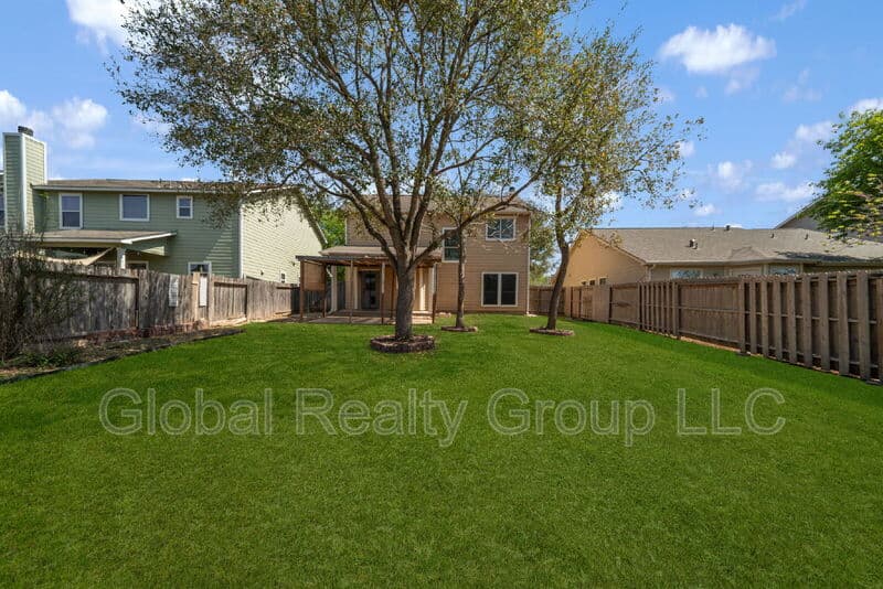 Cibolo House: 124 Rustic Tr