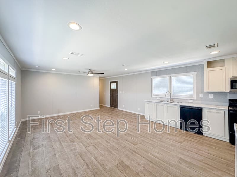 Tyler House: 1007 Conchas St