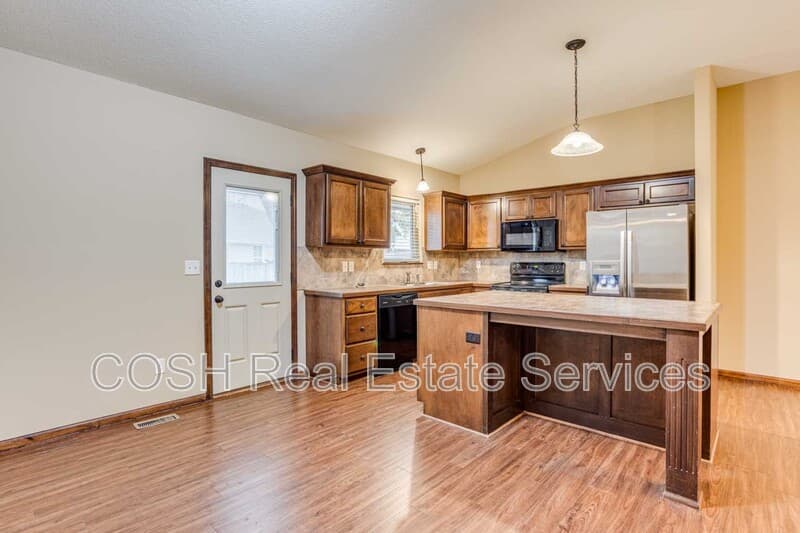 Colwich Condo: 406 North Colorado Avenue - F