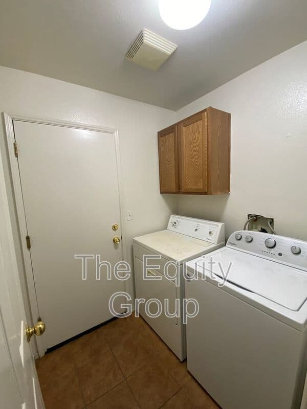 Visalia House: 3848 East Oak Avenue