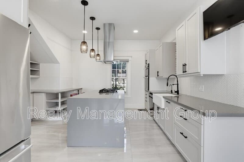 San Diego House: 4469 Cleveland Avenue