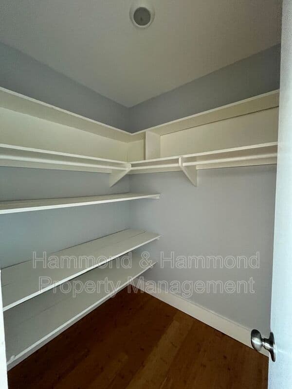 Van Nuys Condo: 5722 Woodman Ave.
