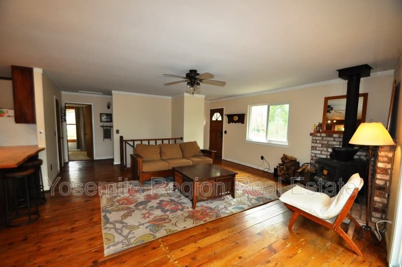 Groveland House: 20020 Bluebell Court