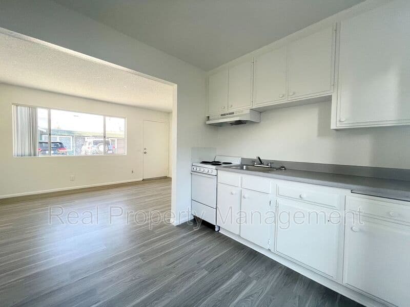 Oceanside Condo: 1026 S. Tremont Street