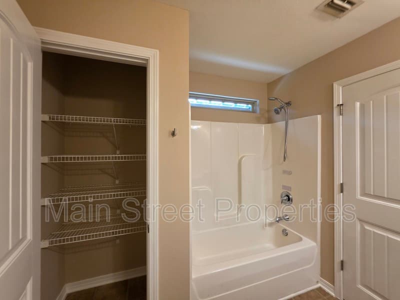 Pace House: 5794 Corkscrew Ct